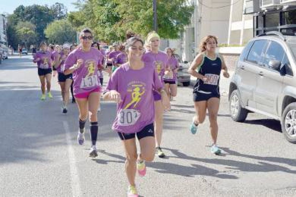 Notable convocatoria tuvo la Carrera de la Mujer