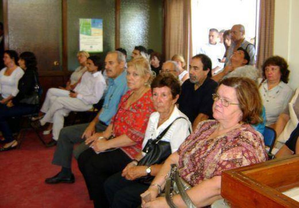 Los concejales, entre homenaje a Knittel y las chicanas de siempre