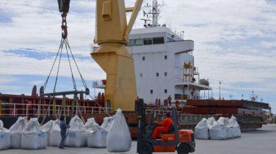 Buscan un plan para que el puerto de Comodoro est� operable las 24 horas