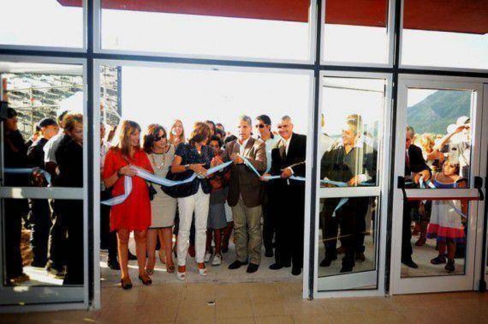 Qued� inaugurada la nueva maternidad �Dra. Teresita Baigorria�