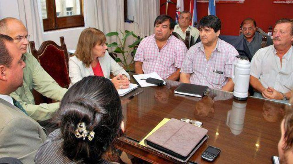 Osuna presentar� una oferta salarial a los municipales	 