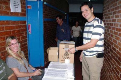 Gustavo Gonz�lez se habr�a impuesto en las internas radicales