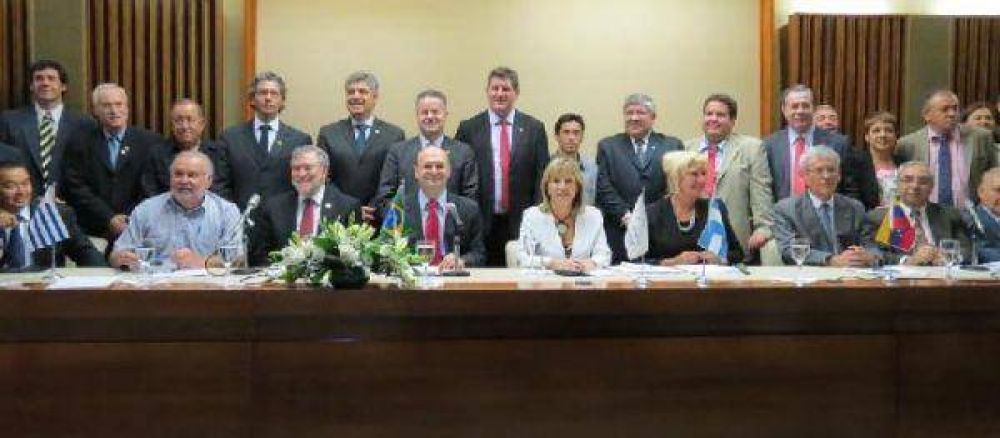 LOMAS: Se llev� a cabo la primera reuni�n anual de la Uni�n de Parlamentario Sudamericanos y del Mercosur