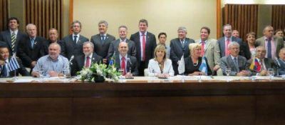 LOMAS: Se llev� a cabo la primera reuni�n anual de la Uni�n de Parlamentario Sudamericanos y del Mercosur