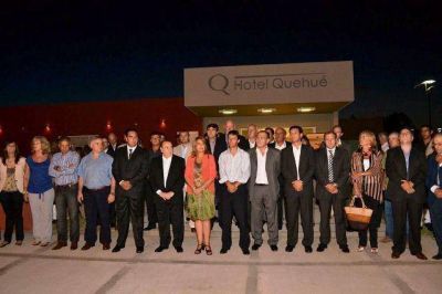 Jorge inaugur� el hotel Quehu�