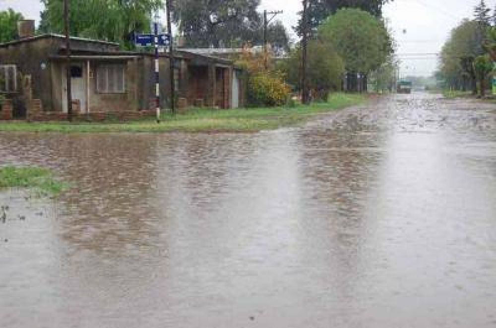 Llovi� fuerte y otra vez la ciudad fue un caos