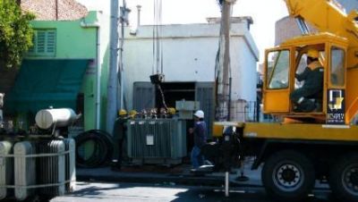 Instalan equipos para mejorar el servicio energ�tico en el centro