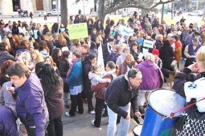 Hoy los docentes copar�n la plaza