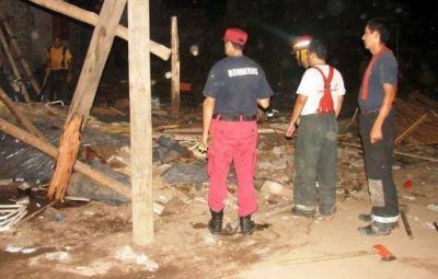 Tres personas lesionadas tras caerse el techo en una vivienda