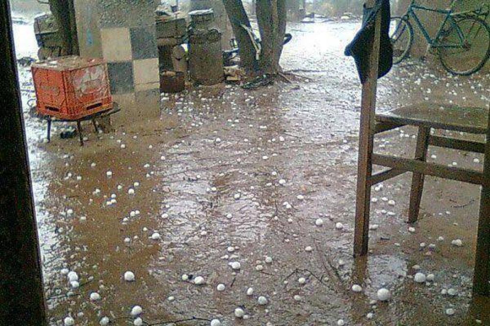 Granizo y lluvia azotaron a Suncho Corral