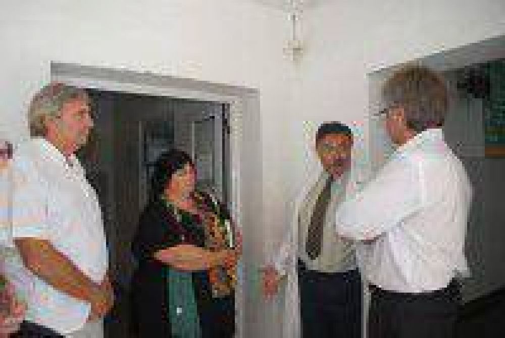 La Diputada de la Coalici�n C�vica Marcela Guido y el Diputado de la UCR Alejandro Armend�riz Recorrieron el Hospital de Ni�os de La Plata