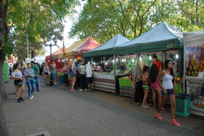 Pte. Per�n - Miles de vecinos visitaron la Feria de las Colectividades