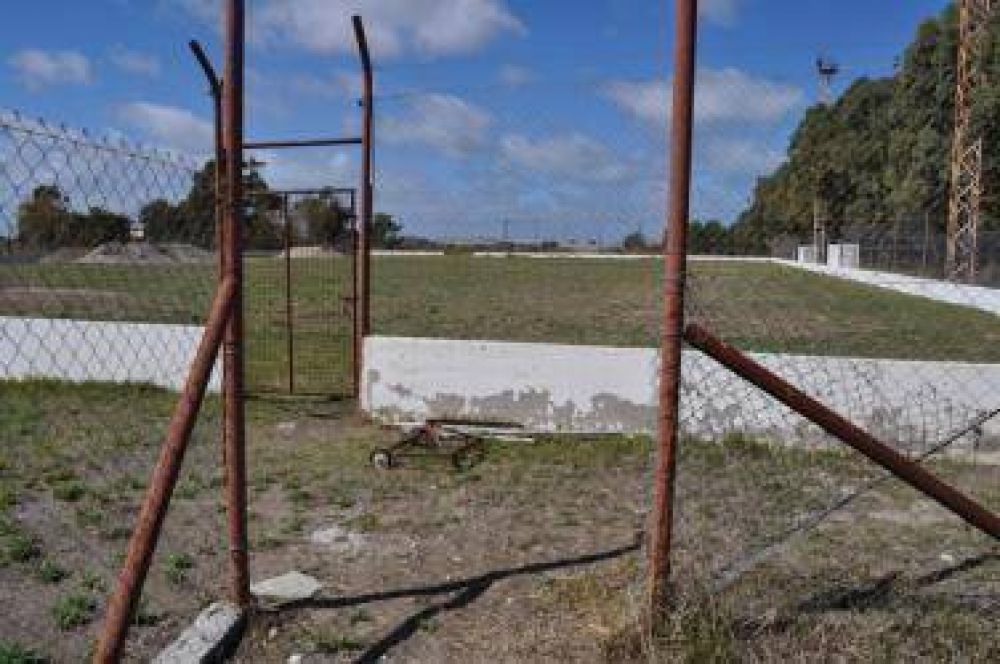 Sabbatella denunci� abandono del estadio municipal en El C�ndor