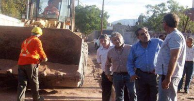 El Gobernador de la Provincia visit� obras de asfaltado