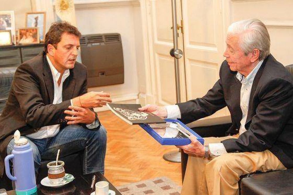 Massa recibi� a C�mpora hijo a 40 a�os del hist�rico triunfo peronista