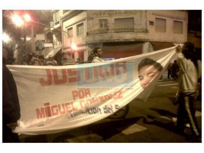Familiares de un joven asesinado se manifestaron en Tribunales