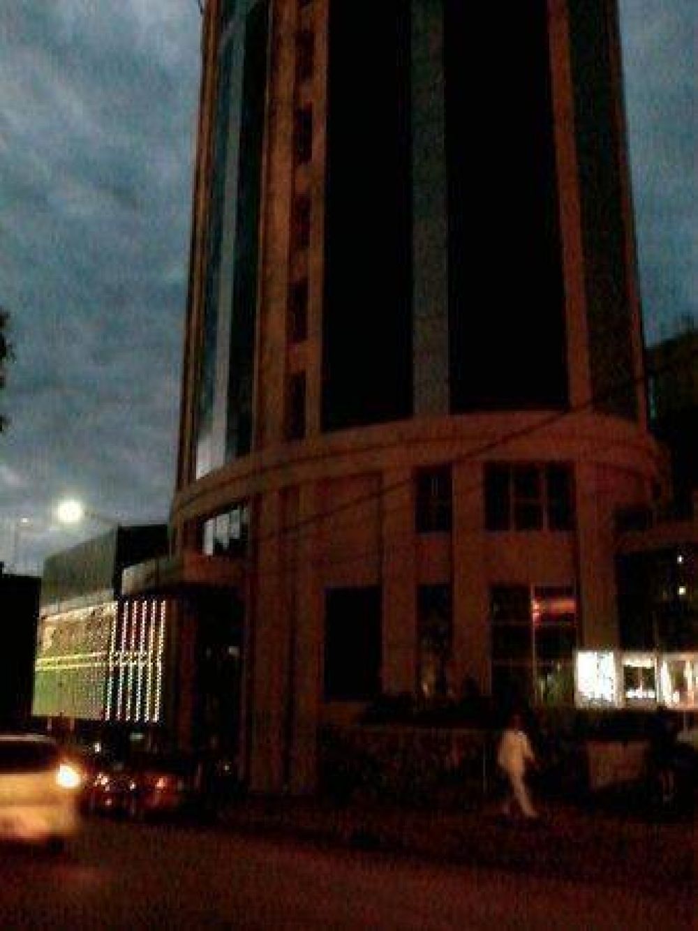 El lunes inauguran el hotel casino de Ober�