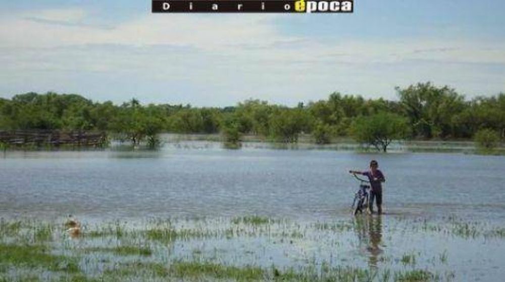 Santa Luc�a: 42 evacuados y crece el r�o