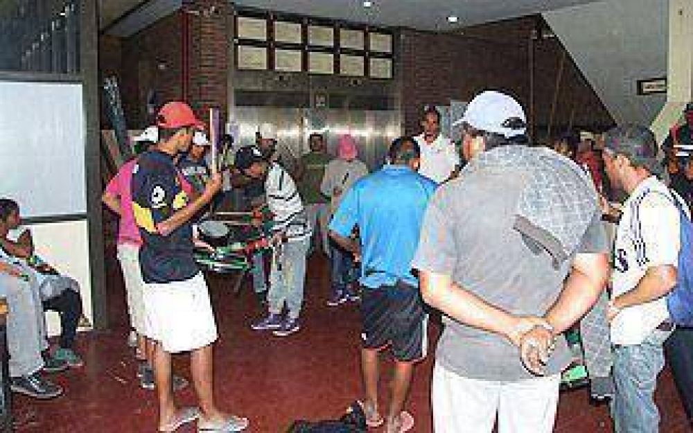 ATE y vecinos del barrio La Victoria ocuparon la Municipalidad
