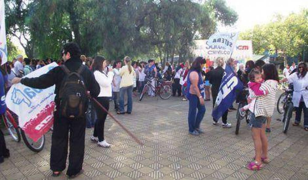 Los docentes comienzan la tercera semana de reclamos 