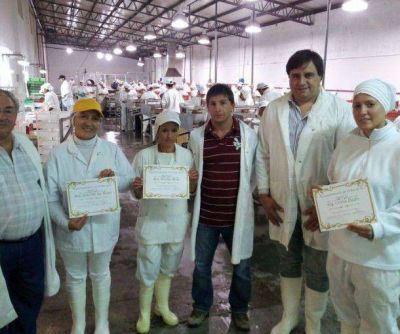 Reconocimiento a trabajadoras en el Parque Industrial