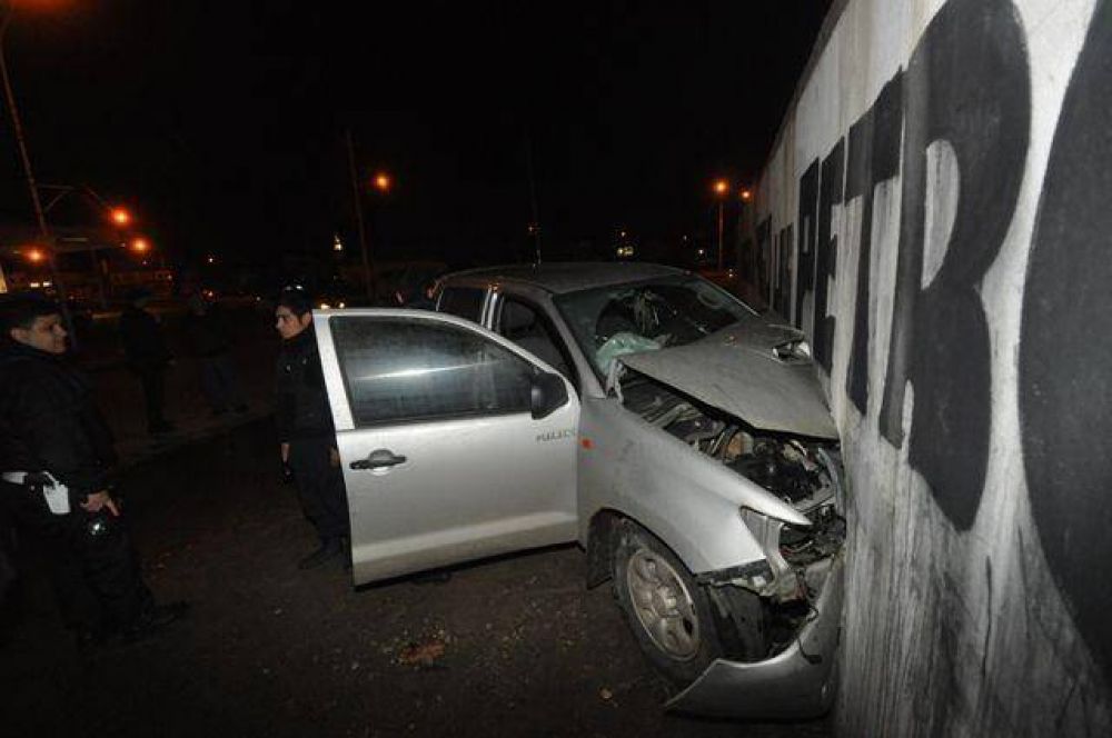 Perdi� el control y se incrust� contra un pared�n
