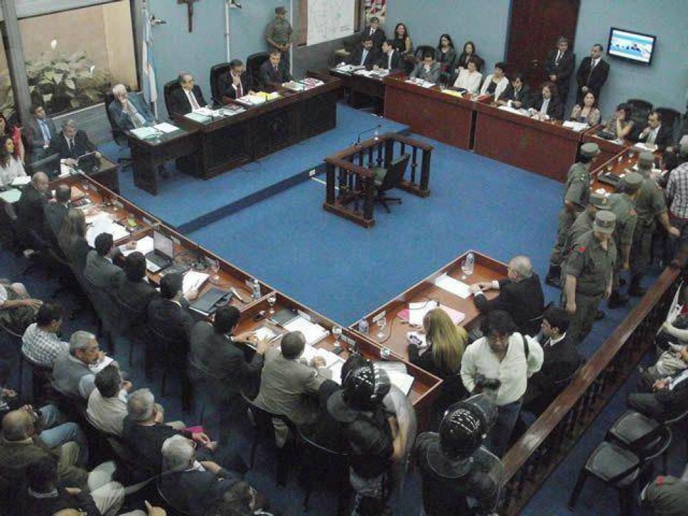 "Secuestraban gente para adue�arse de tierras"