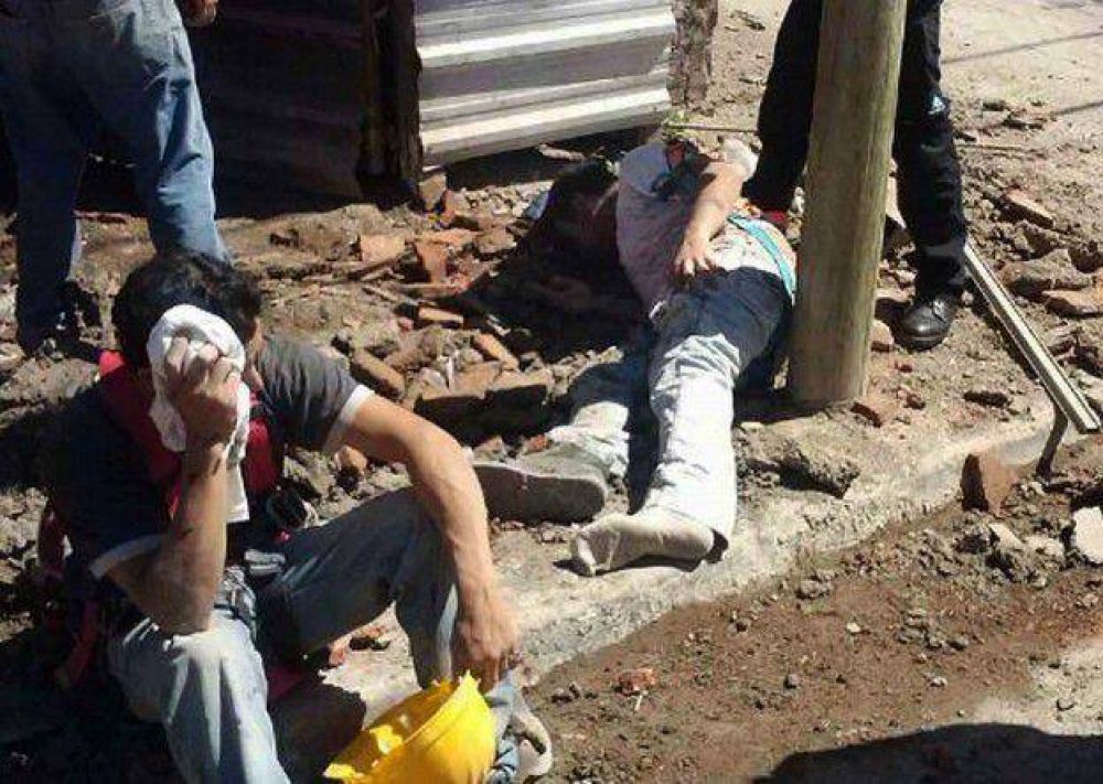 Carlos Paz: Obreros heridos al caer un andamio en una obra