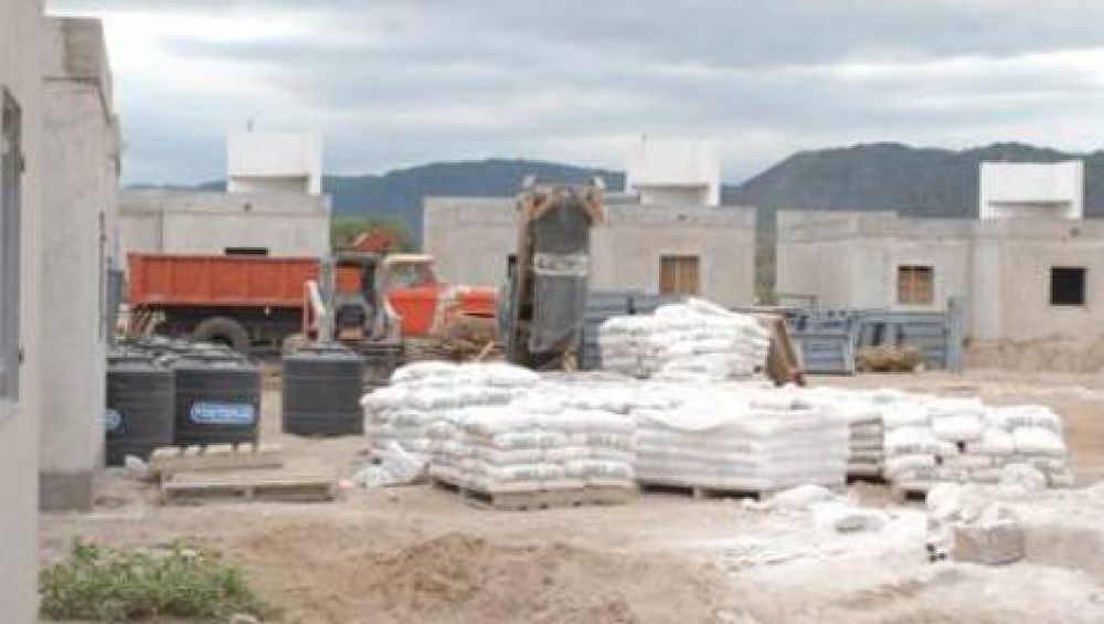 Postergan la entrega de las 1.300 viviendas para abril