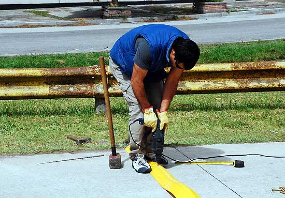 Nuevos trabajos de se�alizaci�n en los ingresos y egresos a Loma Negra