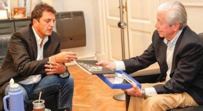 Massa recibi� a H�ctor C�mpora hijo a 40 a�os del hist�rico triunfo peronista