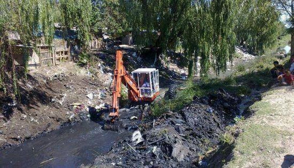 Realizan trabajos de limpieza en arroyos y zanjones de Tigre