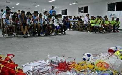 Entregaron materiales deportivos a clubes sanfernandinos de f�tbol infantil