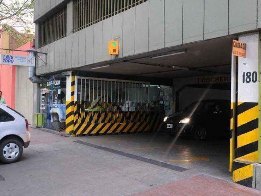 Estacionar en las playas del centro sale 20% m�s "por falta de cambio"