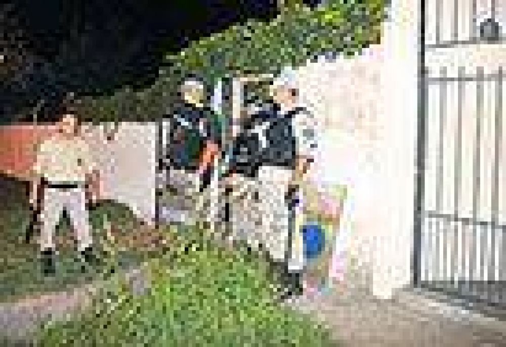 Atacaron a un conocido peluquero, acusado de violar a una joven