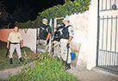Atacaron a un conocido peluquero, acusado de violar a una joven