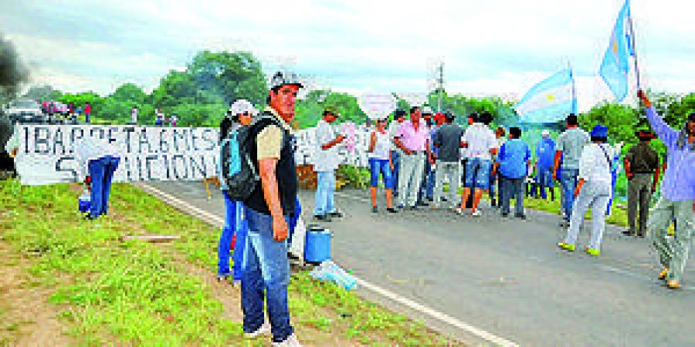 Vecinos de Ibarreta cortaron ayer la Ruta 81 en reclamo de agua potable