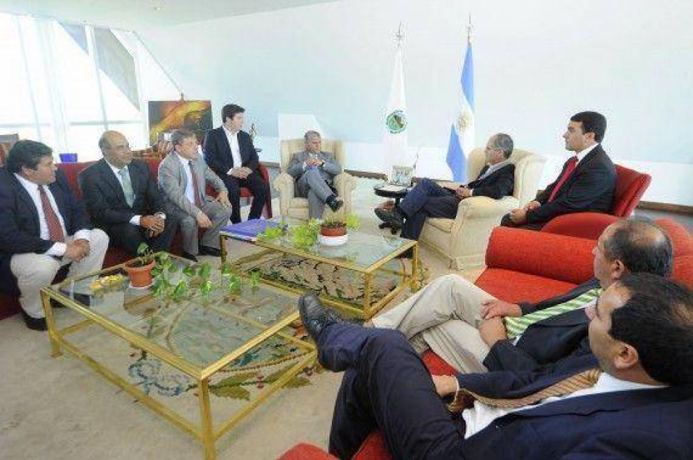 Poggi se reuni� con la delegaci�n de la Regi�n chilena del Maule