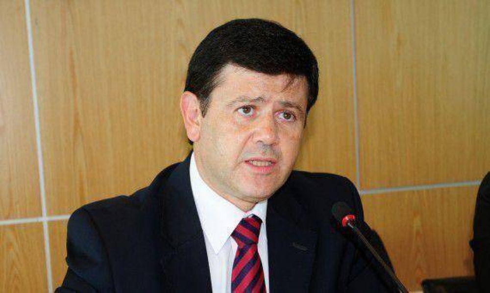 Renunci� el ministro de Relaciones Institucionales y Seguridad Eduardo Mones Ruiz