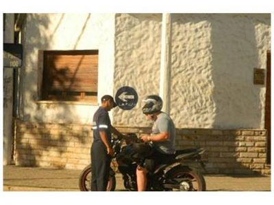 Motos: transitar sin carn�, la infracci�n m�s frecuente en Gualeguaych�