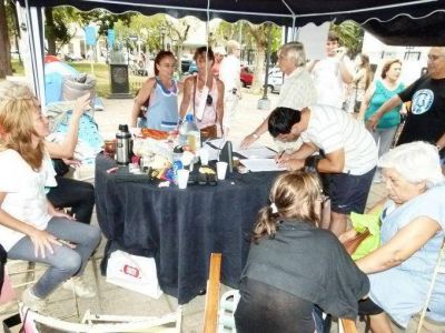 Volvieron a instalar la carpa por seguridad en Plaza Mitre