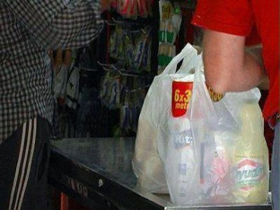 Supermercados de Paran� cobran a sus clientes las bolsas de pl�stico 