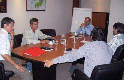 Funcionarios de Recursos Energ�ticos y Mineros se reunieron con autoridades de Cer�mica Alberdi