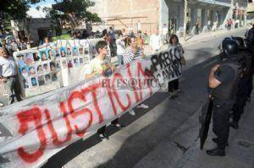Conmovedora marcha por la muerte de Pablo Cama�o