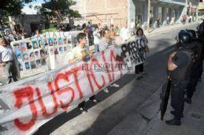 Conmovedora marcha por la muerte de Pablo Cama�o