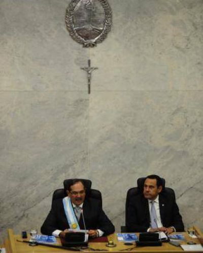 Tres leyes, 1.600 obras y ninguna licitaci�n