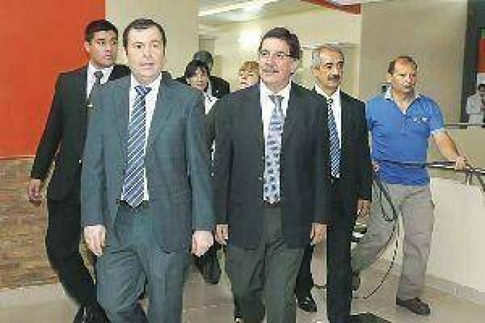 Anuncian 1.493 nuevos cargos docentes y $2.690 millones para Educaci�n