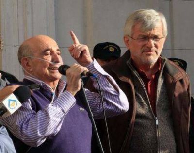 "La gente necesita cobrar un peso m�s"