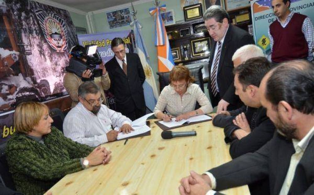 Firman convenio para la obra vial de uni�n de las rutas 23 y Complementaria A