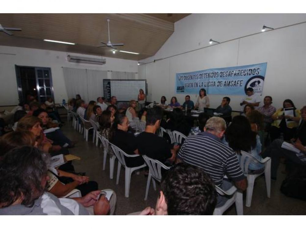 Los docentes se dividen entre aceptar o realizar paros de 48 y 72 horas
